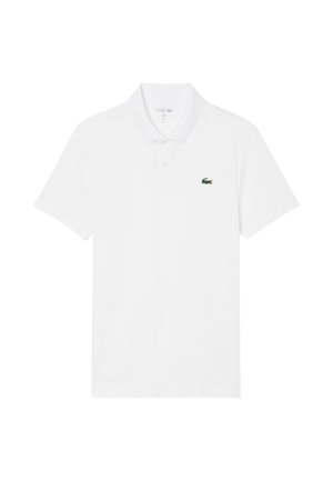 Polo blanco de manga corta con cuello y dos botones, con un pequeño logo de cocodrilo verde en el pecho izquierdo.