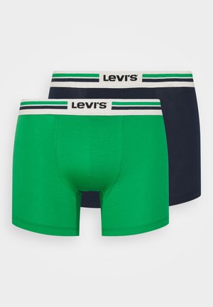 Deux paires de sous-vêtements Levi's : une verte et une marine. Elles sont fabriquées dans un tissu doux, avec une coupe taille mi-haute et une ceinture blanche ornée de rayures bleues et vertes.