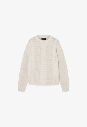 Kremowy sweter w warkoczowym splocie z fakturowanym wzorem, okrągłym dekoltem i długimi rękawami z prążkowanymi mankietami.