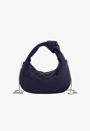 Torebka z materiału w kolorze granatowym z supełkowanym uchwytem i srebrnym łańcuszkiem, o zaokrąglonym kształcie i zamknięciem na suwak u góry.