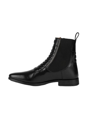 Bottine noire en cuir avec panneau avant matelassé, panneau latéral élastique, languette au talon et petit talon empilé, vue de profil.