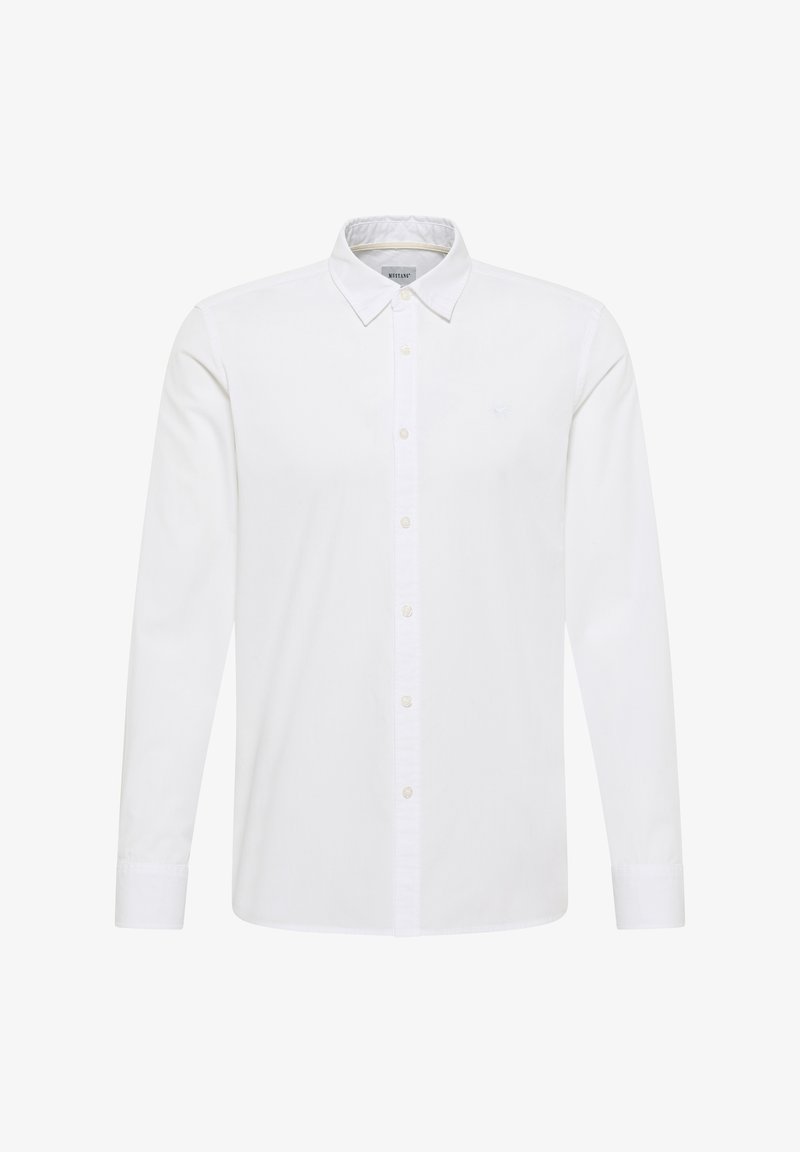 Biała koszula z długim rękawem z bawełny, z kołnierzykiem zapinanym na guziki, z przodem zapinanym na guziki i subtelnym logo na lewej piersi.