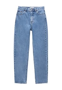 Jean en denim bleu à jambes droites avec cinq poches et fermeture par bouton et fermeture éclair à la taille sur fond blanc.
