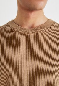 GAP OVERSIZED PLAITED CREW - Strickpullover - camel hair