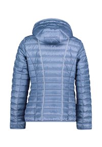 Hellblau gepufferte Jacke mit gestepptem Design, Kapuze und kontrastierenden Nähten. Glattes Nylonmaterial, mit einer taillierten Silhouette und langen Ärmeln.