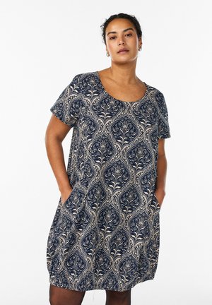 Hverdagskjole - silhouette w.paisley