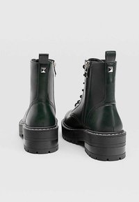 Stradivarius Botki na platformie
