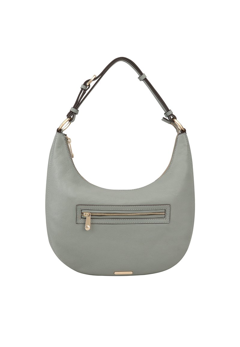 Sac hobo en cuir de couleur vert doux avec une texture lisse. Il comporte une poche avant zippée et une bandoulière contrastante en marron. Accents en matériel doré.