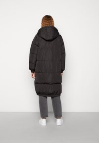 b.young Abrigo de invierno - black