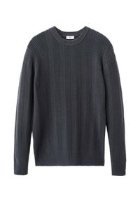 Suéter de punto gris oscuro con cuello redondo acanalado y patrón de diamante texturizado en toda su superficie. Manga larga con puños y dobladillo acanalados.
