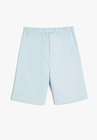 Lyseblå shorts med elastisk talje, lige snit og blød tekstur. Ingen lommer eller synlige stikninger.