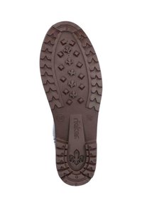 Brązowa gumowa podeszwa buta z fakturowanym wzorem z motywami diamentów i kwiatów. Zawiera logo "rieker" oraz rozmiar "37". Gładkie wykończenie.