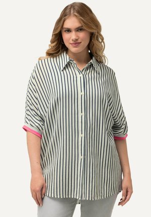 Camicia a righe con bottoni in crema con righe verticali blu navy, maniche arrotolabili con dettagli rosa e colletto. Fit casual e tessuto leggero.