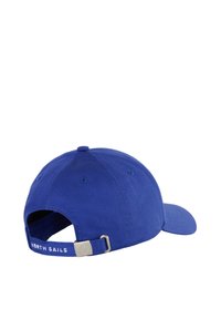 Cappellino da baseball in cotone blu con visiera curvata, cinturino regolabile sul retro con fibbia in metallo e testo ricamato "NORTH SAILS".
