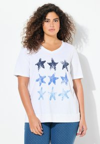 Ulla Popken STARFISH OPEN EDGE GRAPHIC TEE - T-Shirt print - snow white