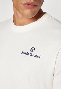 Sergio Tacchini BOLD - Pamata T-krekls - gardenia/navy