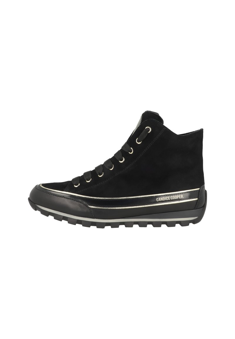Sneaker alta nera con lacci neri, rifiniture metalliche, suola robusta e logo "CANDICE COOPER" sul lato.