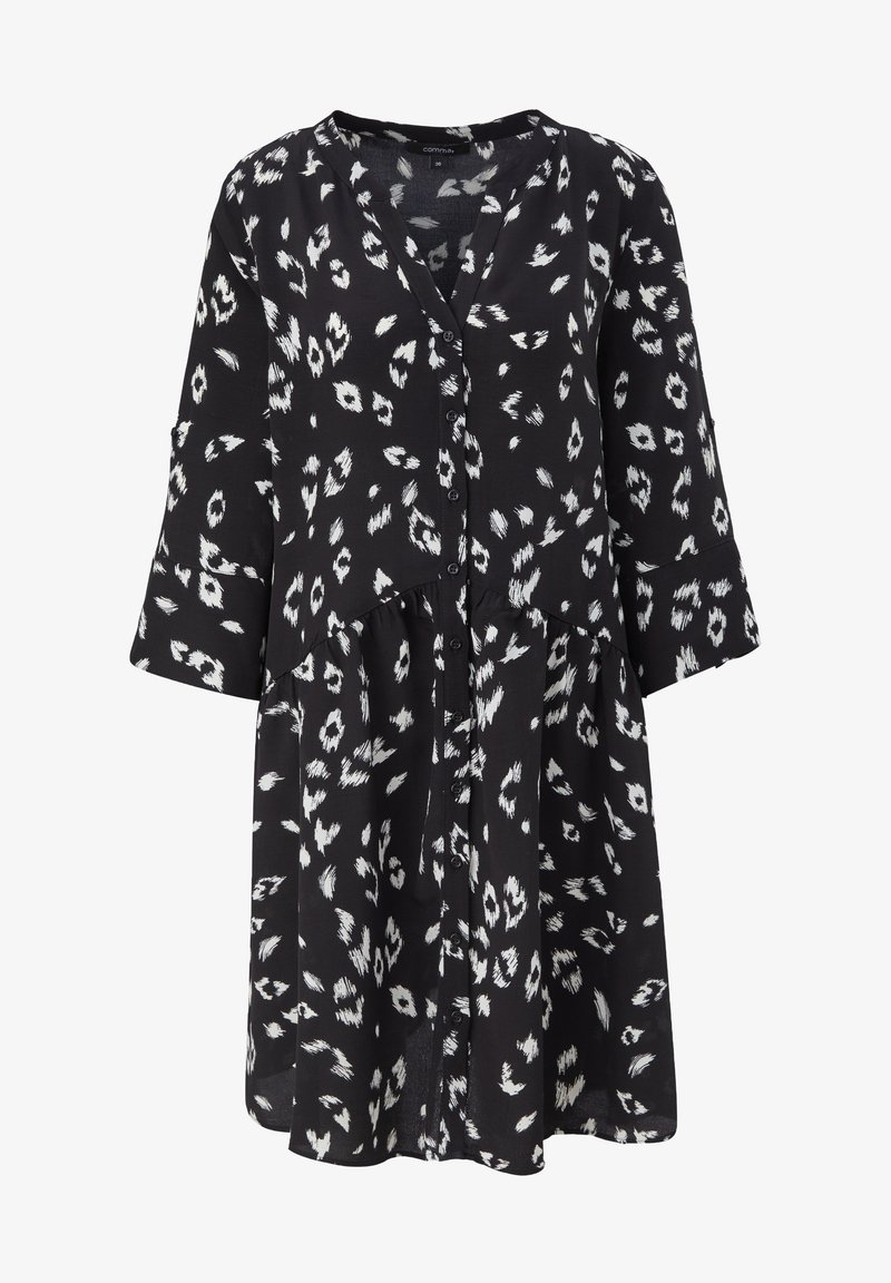 Robe noire mi-genou avec des taches abstraites de léopard blanches, col en V, fermeture boutonnée devant et manches trois-quarts avec larges poignets.
