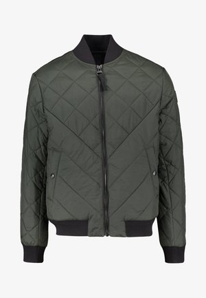 Quiltet bomberjakke i olivengrøn med sorte ribstrikkede manchetter, krave, kant, lynlås foran og sidelommer med trykknapper.