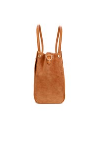Borsa in suede con cordoncino di colore beige caldo, di forma rettangolare, con sottili manici in pelle e dettagli in metallo dorato.