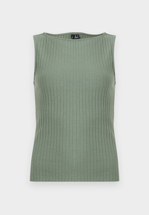 Αμάνικο ριμπ πλεκτό τοπ σε απαλό φιστικί πράσινο με λαιμόκοψη τύπου βάρκα και κάθετες λεπτομέρειες ραφής.