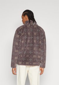 Hollister Co. EXTERIOR COZY - Sweat polaire - medallion/marron fonc?� - ZALANDO.FR