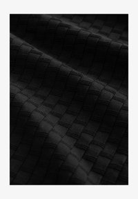 Valitud, black