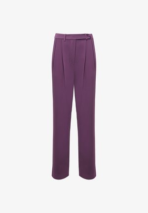 Pantaloni viola a vita alta con pieghe, dotati di una cintura e gambe larghe. Realizzati in tessuto morbido con un design su misura.