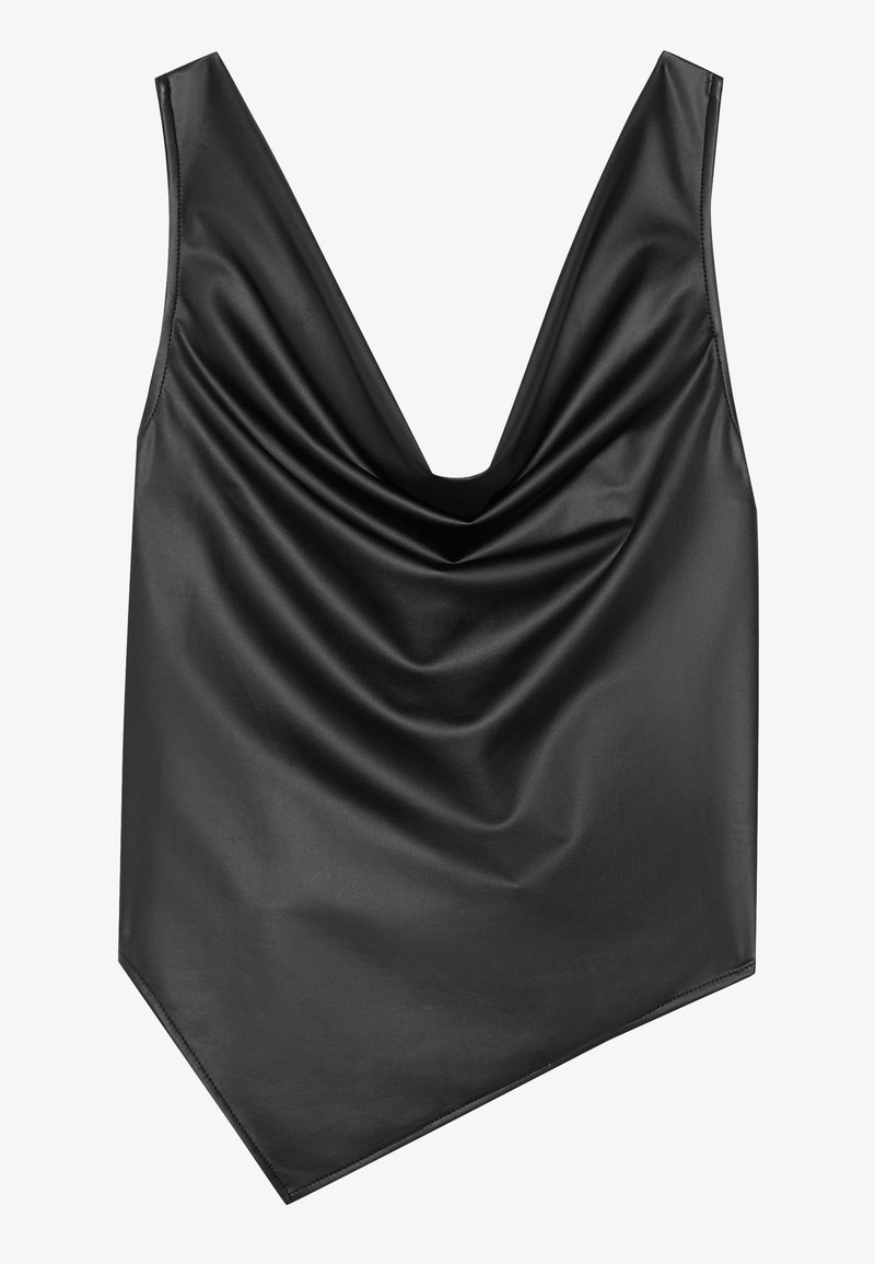 Top senza maniche nero realizzato in tessuto liscio e drappeggiato, con scollatura a V profonda e orlo asimmetrico, caratterizzato da una leggera lucentezza.