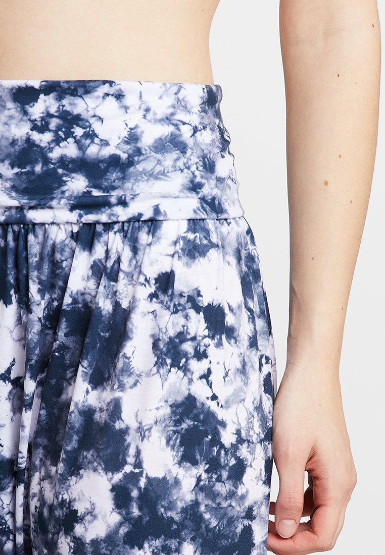 Onzie HAREM PANT Joggebukse white Zalando.no Onzie HAREM PANT Joggebukse white Zalando.no