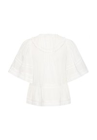Blouse blanche à manches courtes bouffantes, bordure en dentelle à œillets sur le col, les manches, la taille et l'ourlet, présentée à plat sur fond blanc.