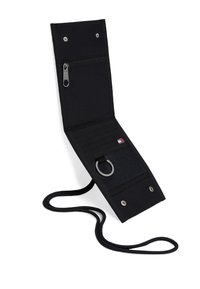 Μαύρο υφασμάτινο πορτοφόλι με θήκη με φερμουάρ, θήκες για κάρτες, μεταλλικό κρίκο για κλειδιά, κουμπώματα με κλιπ και προσαρτημένο μαύρο κορδόνι.