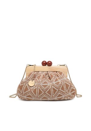Piccola borsa marrone e beige con motivo geometrico, struttura in legno, chiusure tonde marroni, tracolla a catena dorata e targhetta rotonda dorata del brand.