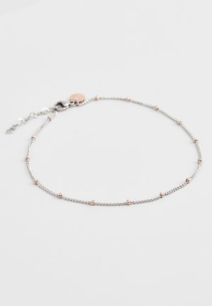 Silbernes Armband mit einer zarten Kette, an der kleine roségoldene Perlen gleichmäßig entlang der Länge verteilt sind, verschlossen mit einem Karabinerhaken.