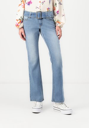 ONLLIBERTY LOW WAIST BELT - Bootcut jeans - light blue denim