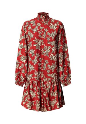 Robe florale rouge à manches longues, avec un décolleté froncé et un ourlet volanté. Présente un motif floral crème sur un tissu texturé.