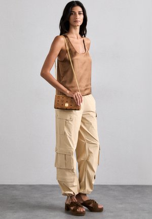 AREN CROSSBODY - Cross body bag - cognac