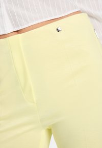 Marc Cain WINDER - Stoffhose - bright vanilla