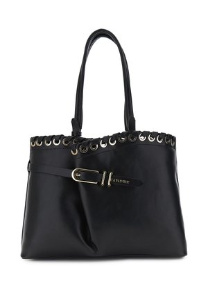 Bolso tote de cuero negro con doble asa, ojales dorados decorativos a lo largo del borde superior y detalle de cinturón con hebilla dorada en el frente.