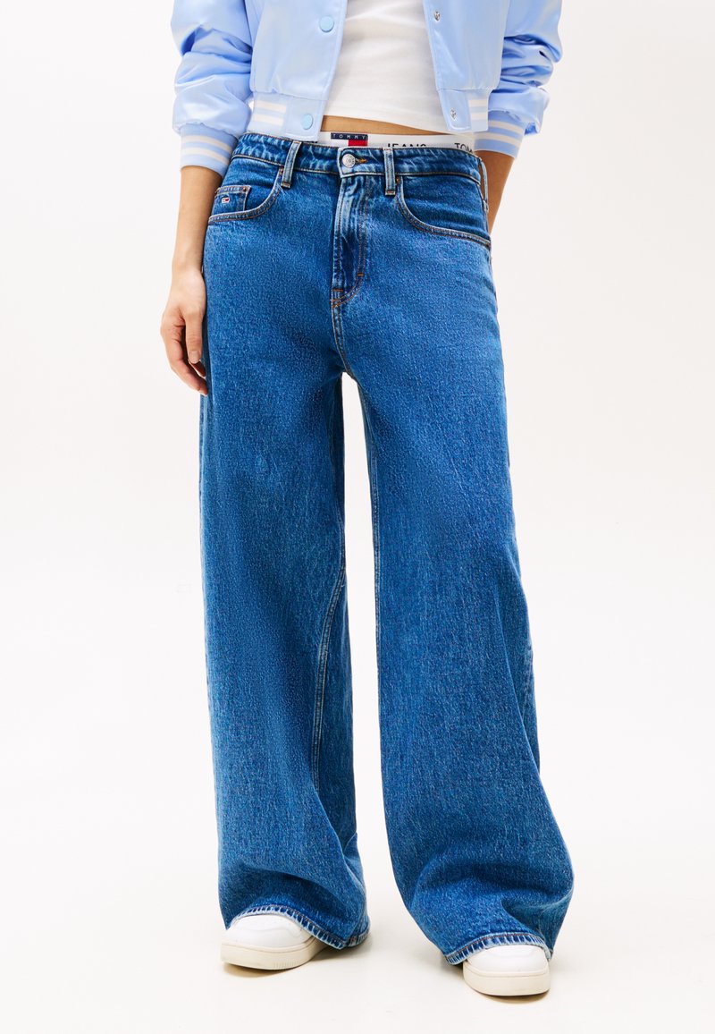 Tommy Jeans - CHARLIE LOOSE - Wide Leg - denim medium, Enlarge