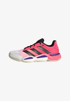 Sneaker sportiva rosa e bianca con strisce nere, lacci neri e dettagli viola, mostrata di profilo su sfondo bianco.