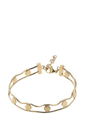 Aranyszínű karkötő, amely hullámzó lánc kialakítással, hatszögletű és téglalap alakú díszítésekkel, textúrázott felülettel és homárkapcsozlóval rendelkezik.