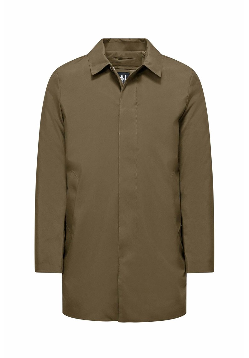 Cappotto marrone, resistente all'acqua, con taglio dritto, colletto e maniche lunghe. Presenta tasche laterali e un design minimalista senza chiusure visibili.