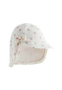 Weiße Baumwollmütze mit kleinem rosa Blumenmuster, weiche Textur, runde Form, vordere Krempe und einem gerafften Rand mit einer Stoffschleife an der Seite.