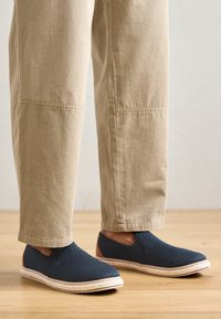 Niet geselecteerd, dark blue