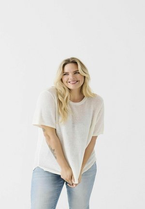 SUNNY  - Basic T-shirt - cloud dancer