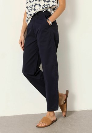 FatFace, REGULAR FIT - TAPERED CHINO TROUSER  . - Chino-püksid - navy