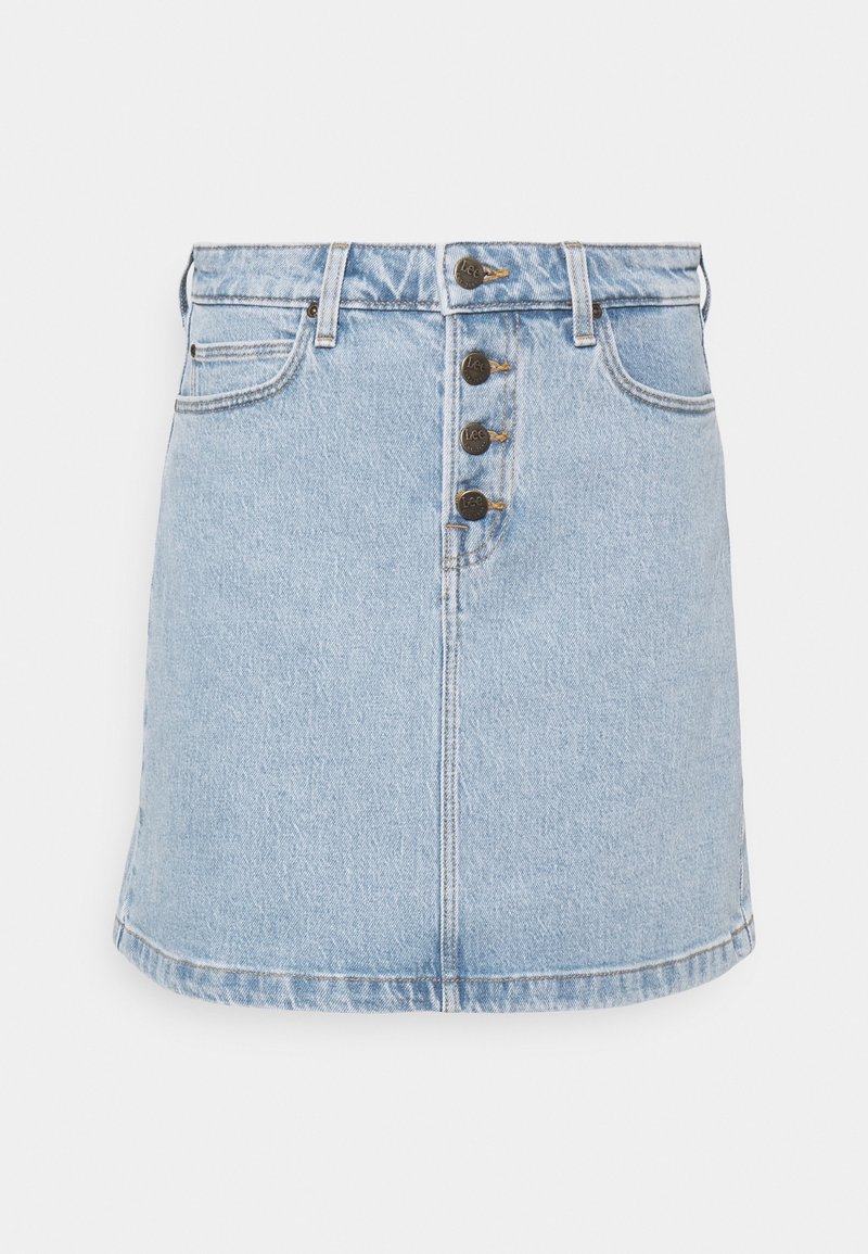 Hellblauem Denimrock mit geradem Schnitt, fünf Knöpfen, Gürtelschlaufen und Fronttaschen. Angenehme Textur mit minimaler Ausbleichung.