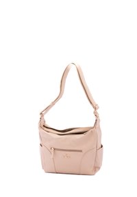 Borsa a spalla in pelle beige con finitura texturizzata, tasche con zip e tracolla regolabile. Presenta accessori in tonalità oro e un design curvo.