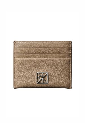 Calvin Klein Visitkortetuier - desert taupe